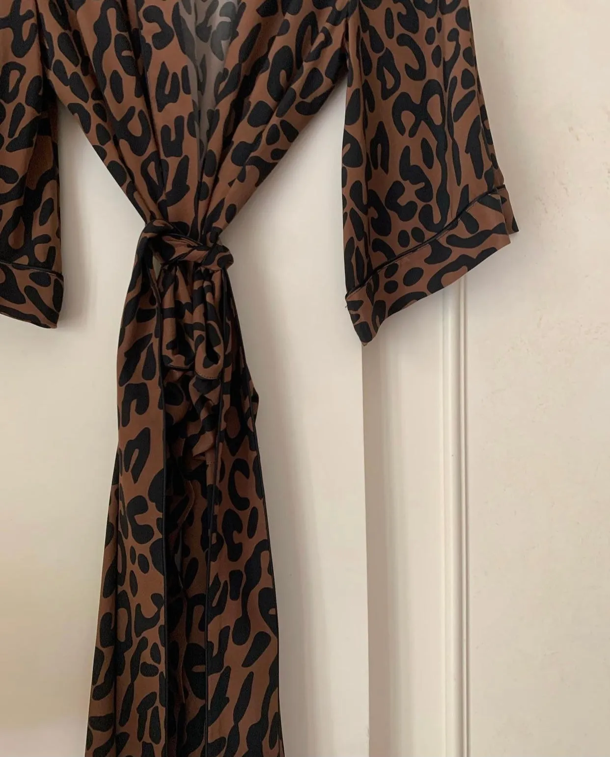 Greta Silk Robe Leopard