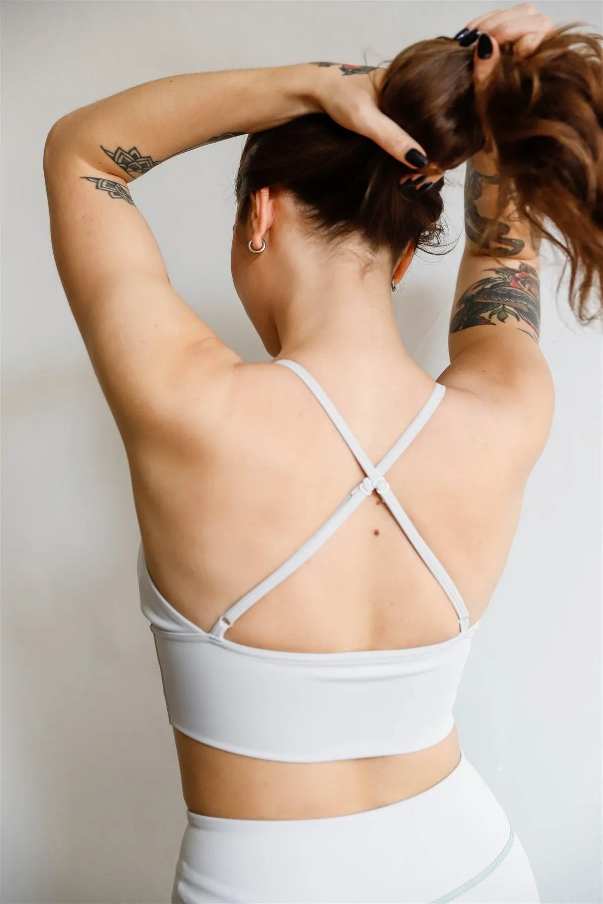 Grey Contrast Stitch Crisscross Back Straps Sports Bra Sleeveless Crop Top /1-2-1